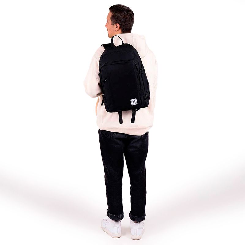 MOCHILA JUVENIL NEGRA CHENSON WYNN 1818
